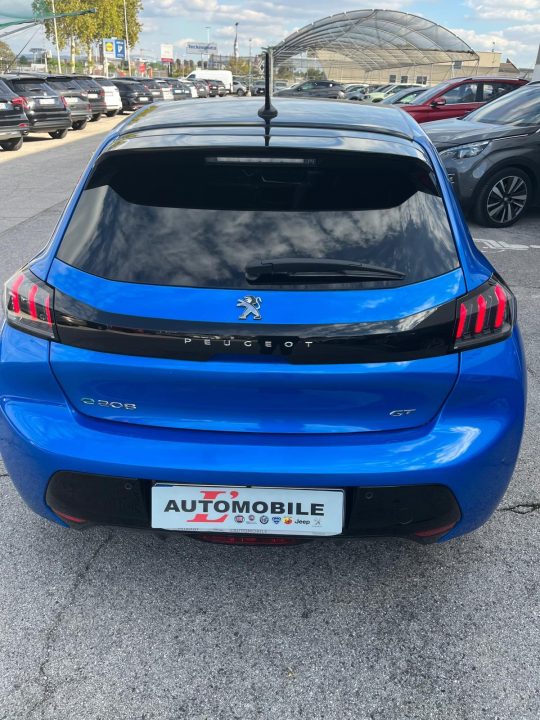 Peugeot e-208, foto 4 di 8