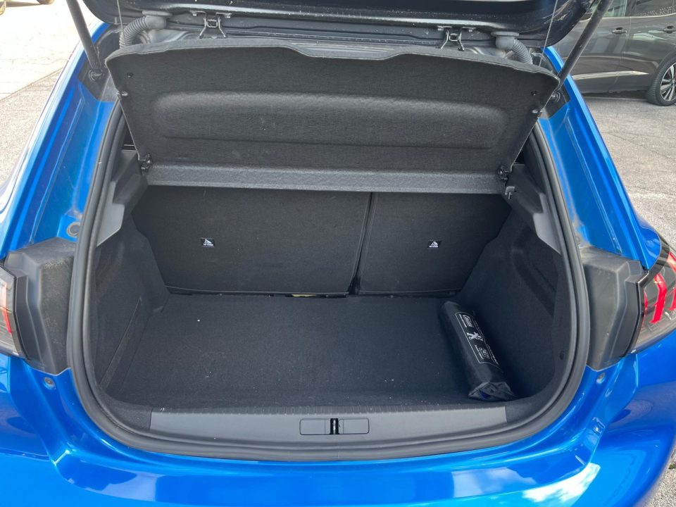 Peugeot e-208, foto 8 di 8