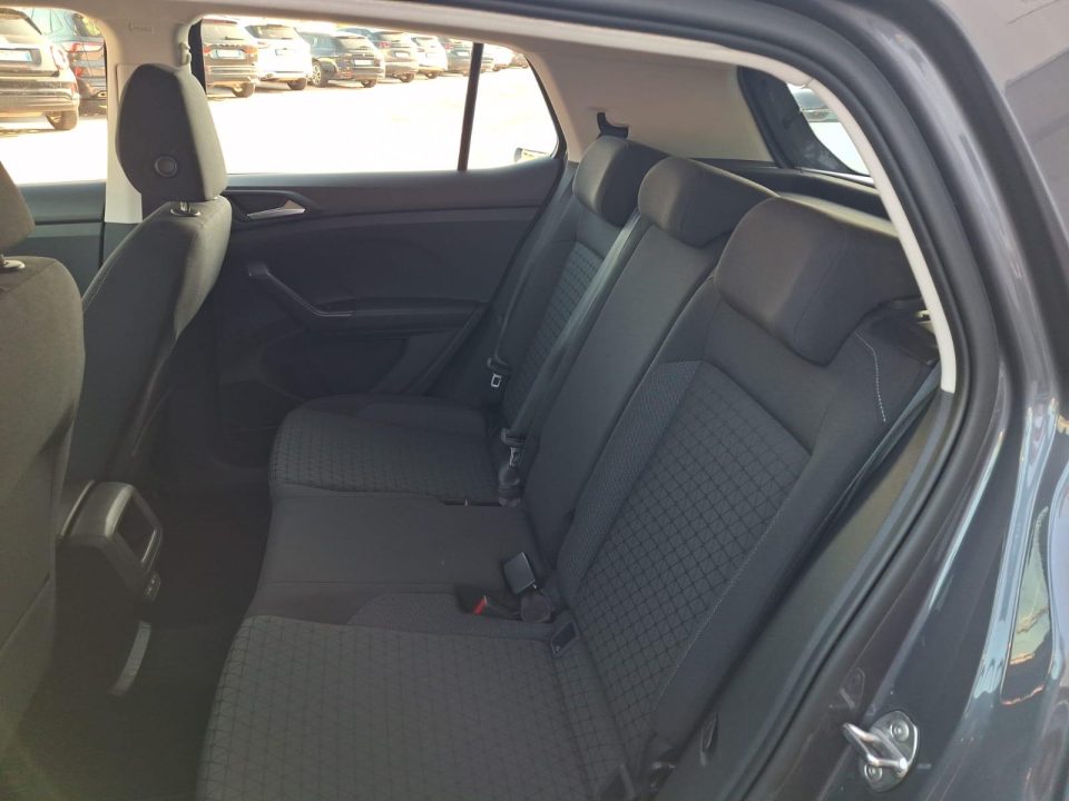 Volkswagen T-Cross, foto 6 di 7