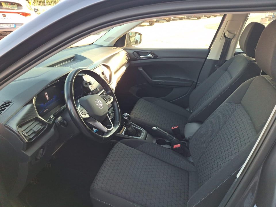Volkswagen T-Cross, foto 5 di 7