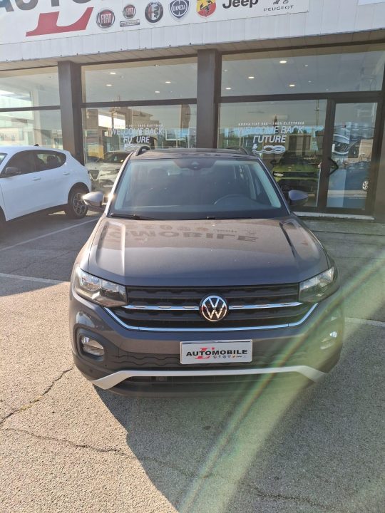Volkswagen T-Cross, foto 2 di 7