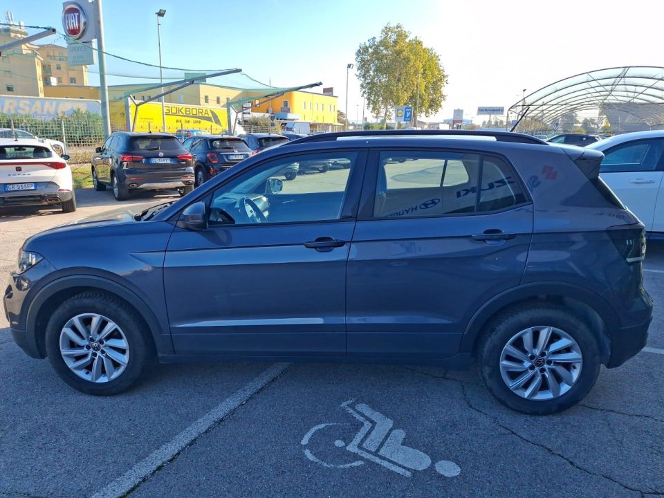 Volkswagen T-Cross, foto 3 di 7