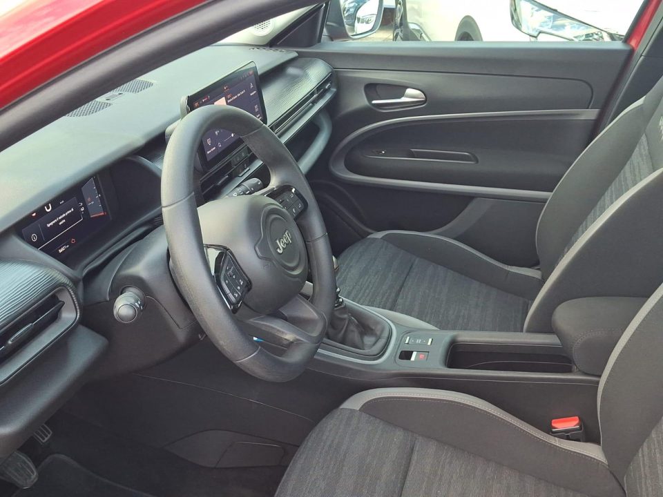 Jeep Avenger, foto 6 di 8