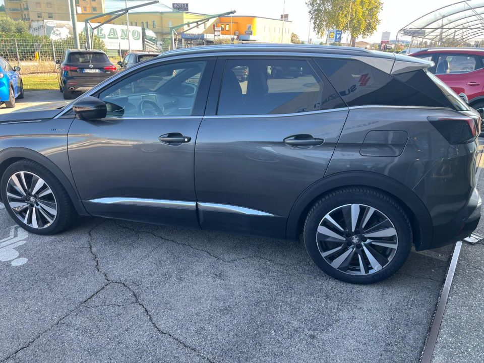 Peugeot 3008, foto 3 di 8