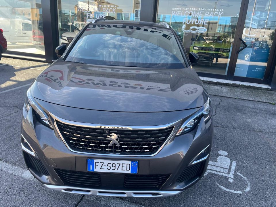 Peugeot 3008, foto 2 di 8